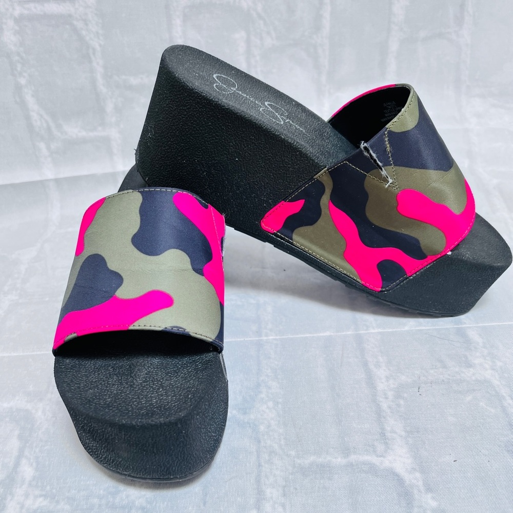 Jessica Simpson FAILLE Pink Green Black Camo Platform Wedge Sandals SZ 7